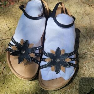 Birkenstock Betula Black and Tan Floral Sandals, Sz 8.5-9